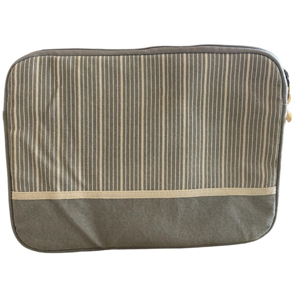 Typo Laptop Case - Picture 4 of 8